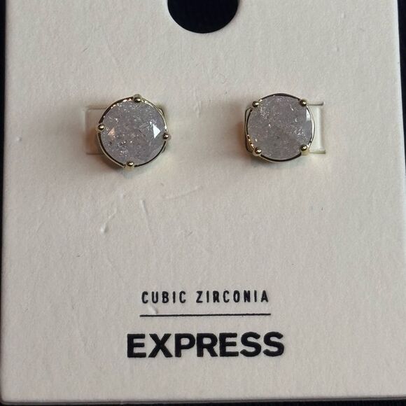 EXPRESS Gold Tone Princess Cut Sparkling Stud Earrings .3 inch - Picture 1 of 6